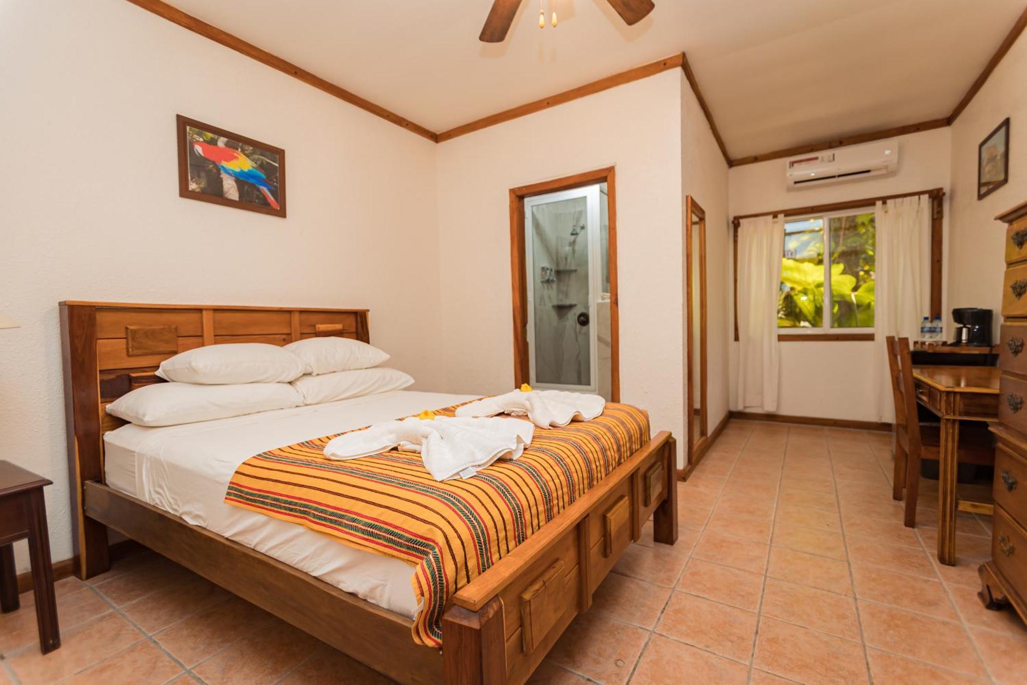Falling Leaves Lodge San Ignacio Εξωτερικό φωτογραφία