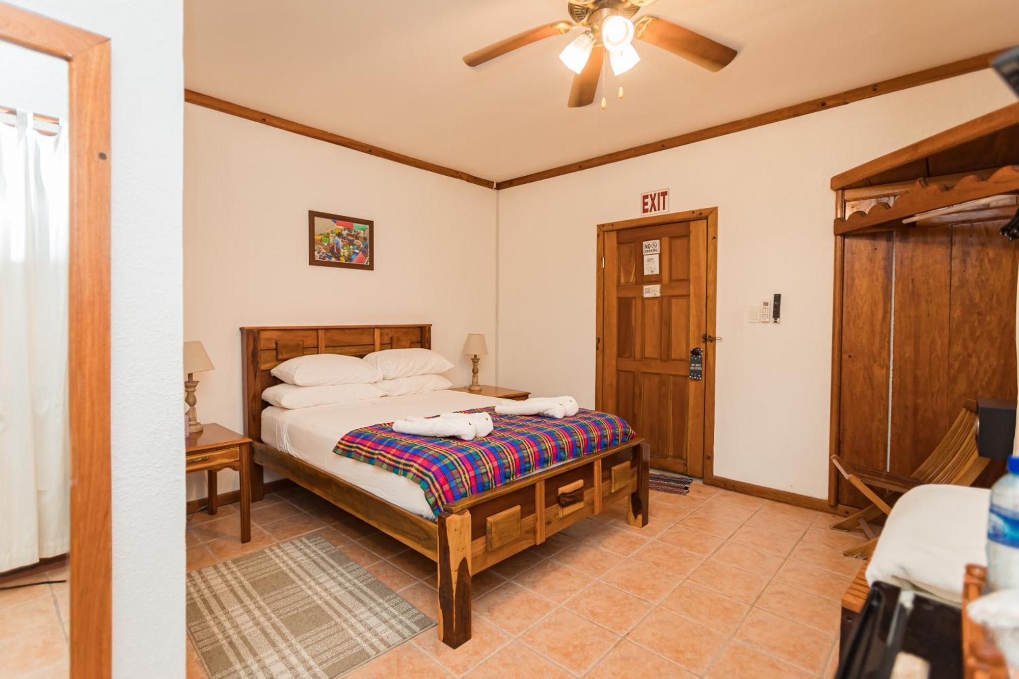 Falling Leaves Lodge San Ignacio Εξωτερικό φωτογραφία