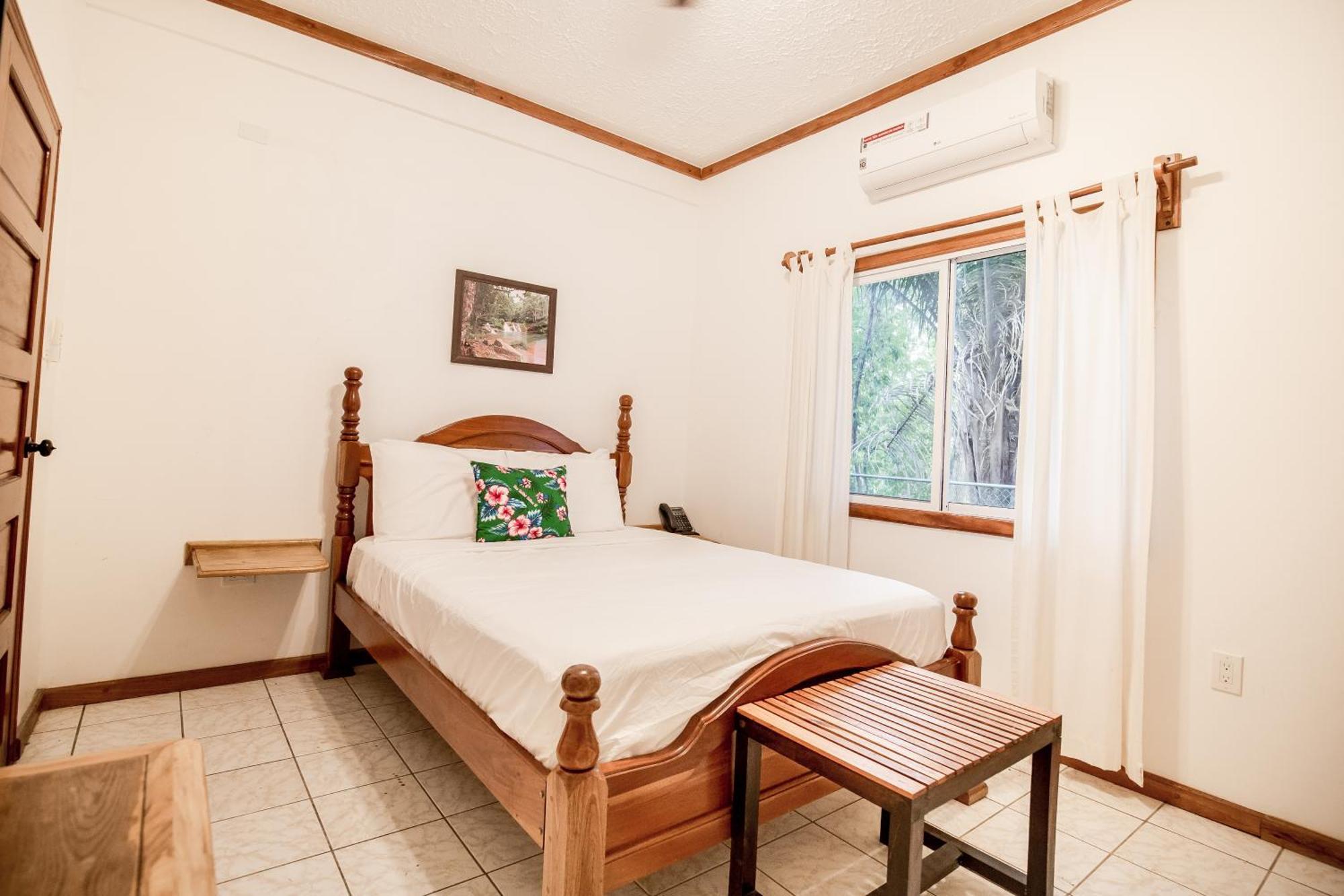 Falling Leaves Lodge San Ignacio Εξωτερικό φωτογραφία