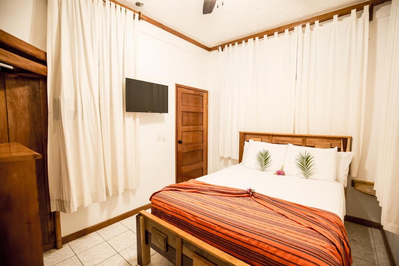 Falling Leaves Lodge San Ignacio Εξωτερικό φωτογραφία